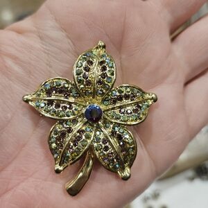 Unsigned Beauty Gold Tone Flower Brooch with Multicolor Rhinestones